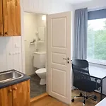 Airport Aparthotel 3*
