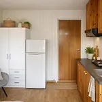 Airport Aparthotel 3*